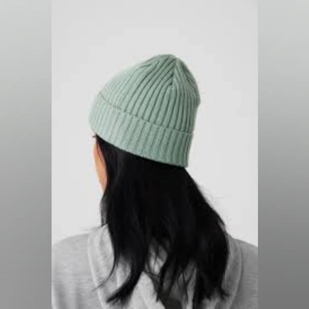 Alo Yoga Cashmere Beanie - Picture 3 of 9